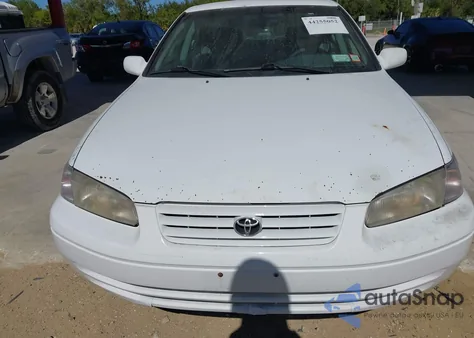 1999 Toyota Camry Le z USA, uszkodzony, nr VIN 4T1BG22K2XU421831